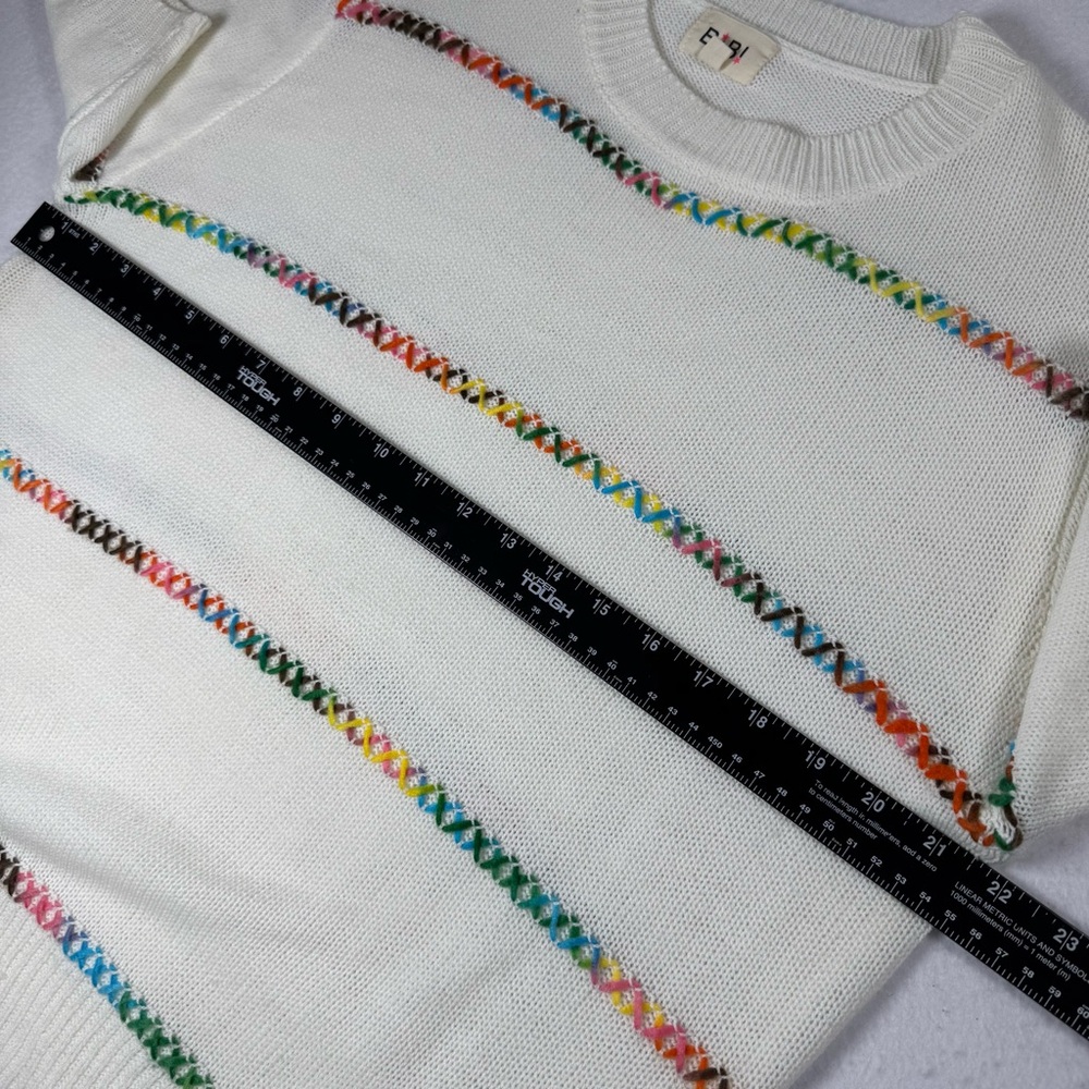 Bibi Women’s‎ XL White Short Sleeve Sweater w/ Multi‑Color Stitching - Picture 10 of 11